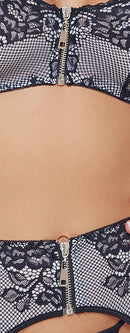 CONJUNTO EM RENDA PRETA COM FUNDO BRANCO