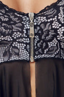 BABYDOLL EM RENDA PRETA COM FUNDO BRANCO E COM TANGA ABERTA