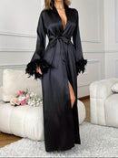 ROBE PRETO COMPRIDO COM PLUMAS NAS MANGAS TAM. ÚNICO