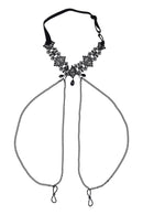 GOLA EM RENDA COM PINÇAS PARA OS MAMILOS