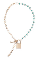 COLAR DE PEDRAS VERDES E COM CADEADO