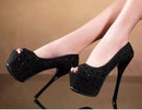 SAPATO DE SALTO ALTO PRETO COM BRILHANTES