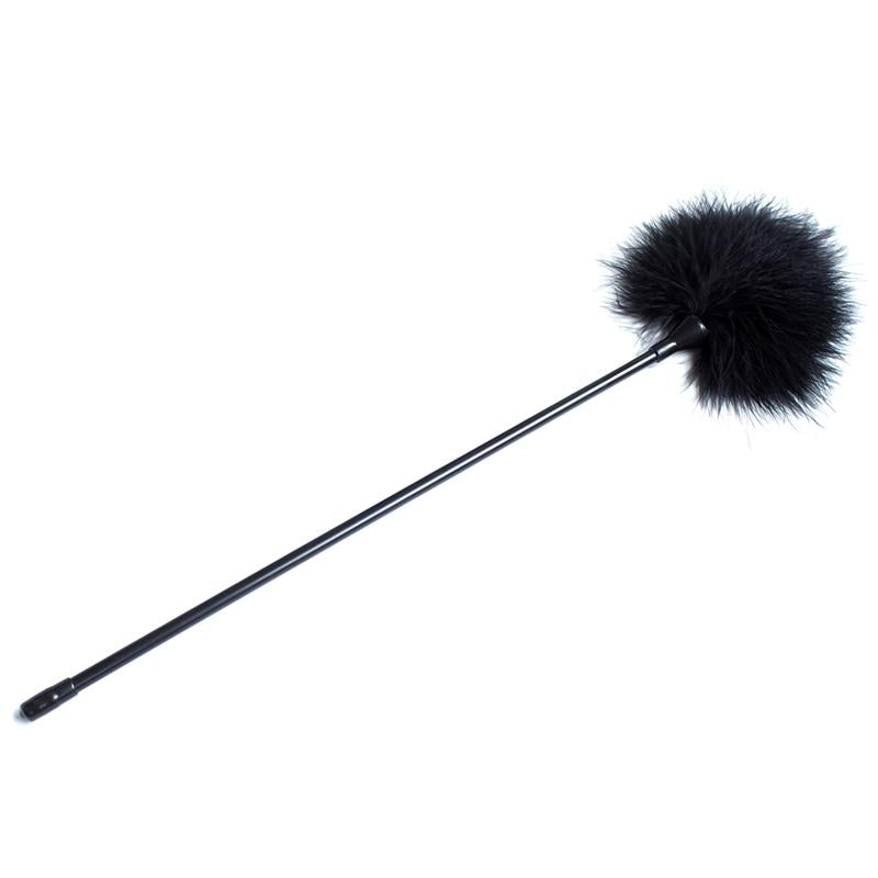 ESPANADOR COM PENA PRETA 40 CM