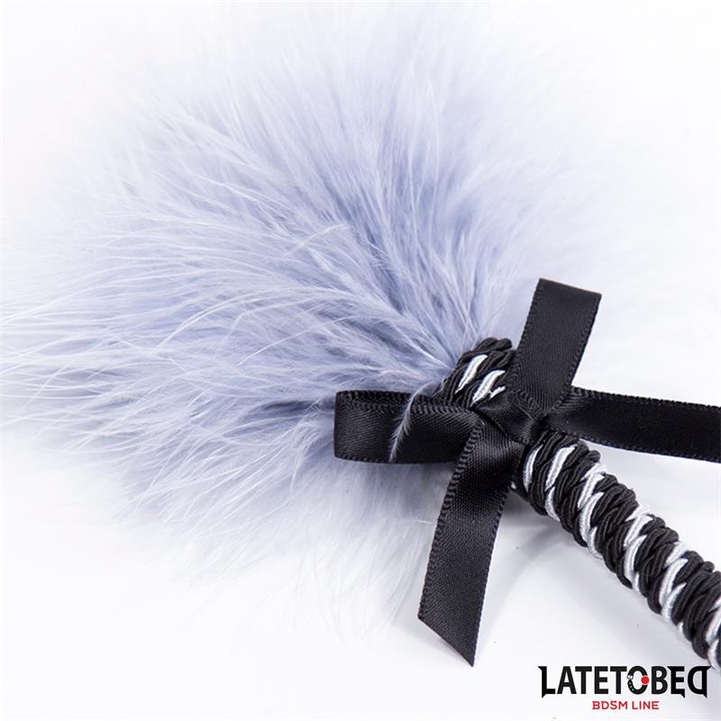 ESPANADOR DE PLUMAS COM CABO TEXTURIZADO